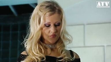Sandra De a whore mature Italian woman with light hair gets - 3 image