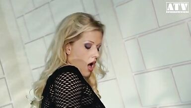 Sandra De a whore mature Italian woman with light hair gets