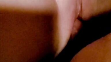 SEXTAPE COPPIA CALDA - POV RAVVICINATO PECORINA SFREGAMENTO CAZZO SUL CLITORIDE HANDJOB ENORME CUMSHOT SU BELLE TETTE GRANDI - MILF CALDO MAMMA PORNO - 10 image
