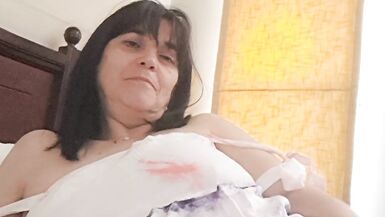 Il figlio di mio marito mi ha visto masturbarmi ed è rimasto a guardare, si è esposto con forza - 3 image