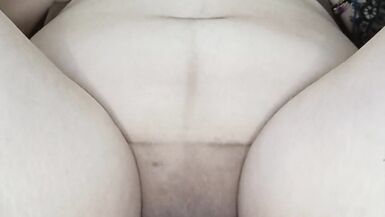 Je me masturbe pendant ma grossesse et je gicle avec mon gode. - 2 image