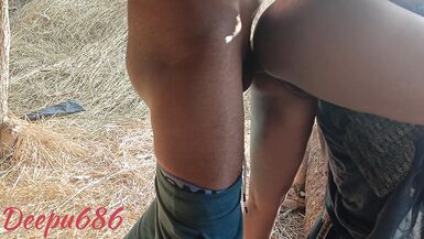 Bhabhi ki khet me chufayi, la femme au foyer indienne fait lamour sur le terrain. - 11 image