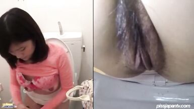 Japanese Girl Masturbation Squirt At Toilet - 4 image