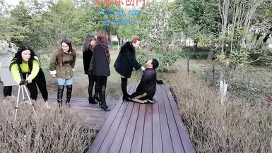 Chinesa Femdom Trample Crush Piss - 1 image