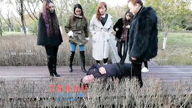 Chinesa Femdom Trample Crush Piss - 9 image
