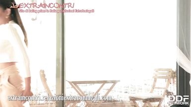 Modella fa pompino al suo manager - 2 image