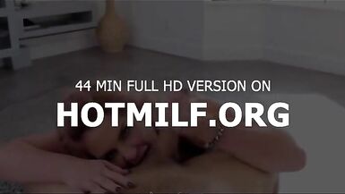 Sexy MILF Phoenix Marie fucks with her new lingerie on - 4 image