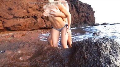 She didn't expect an anal creampie right on the beach! - 8 image