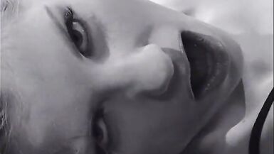 Sexy dildo fucking lesbian hookers carpet munching juicy pusy in bed - 3 image