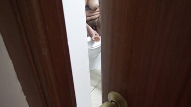 Hintli üvey anne azgın üvey oğlu tarafından mastürbasyon yaparken yakalandı - 6 image