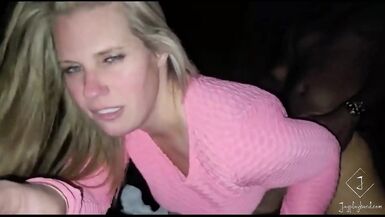 Baiser avec Khole Amora au club defy