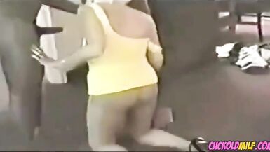 Blonde Cuckold MILF mit Bb Bull - 5 image