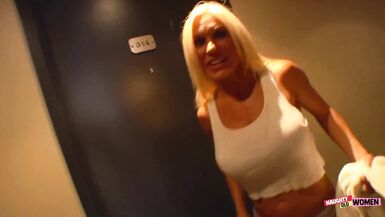 Sporty Blonde MILF Gets a Protein Shake Straight From the Source After a Jog - 4 image