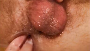 Mulher com tesão a bater punheta ao marido - 13 image