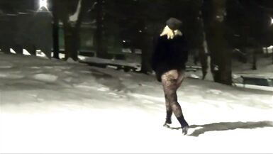 New Year's Eve night walk in nylon tights without a skirt - 10 image
