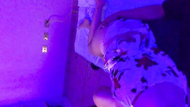 RedFantasies FREEBIES : Je me suis excitée dans une robe à fleurs et jai demandé à être baisée à nouveau (javais déjà été baisée deux fois ce jour-là). - 6 image