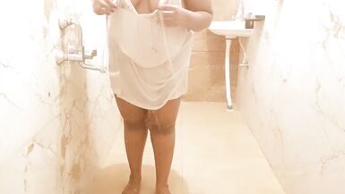 Cold water bath of milf - 11 image
