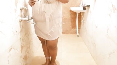 Cold water bath of milf - 3 image
