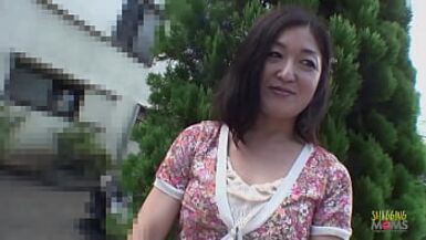 Small cock fellow fucking a very eager and horny Asian mature woman - 1 image