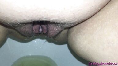 BBW Pussy Pinkeln auf der Toilette - 6 image