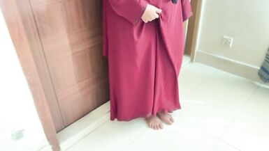 私はイスラム教徒の内気な官能的な女性です。夫は私の性的欲求を満たすことができないので、私は義理の息子を呼びました。 - 5 image