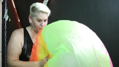Anna and the water ball - 13 image