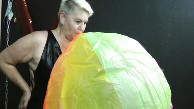 Anna and the water ball - 14 image