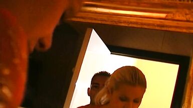 Gerçek Orgazm için Bir Sarışın