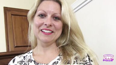 La MILF Zoey Tyler est une enculeuse de classe qui aime se faire remplir la bouche de sperme.