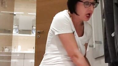 Milf squirt with roped boobs - 11 image