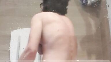 Enorme schizzo verso la finestra del bagno - 9 image