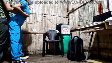 Un patient vient voir son infirmière à la maison et la place sensoriellement avec son pénis nain. VRAI PORNO FAIT MAISON AVEC UNE INFIRMIÈRE AUX FESSES CHAUDES