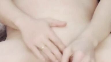 Milf espagnole avec un corps énorme, prend son gros gode et prend de la crème dans sa grosse chatte juteuse et lavale. - 12 image