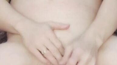 Milf espagnole avec un corps énorme, prend son gros gode et prend de la crème dans sa grosse chatte juteuse et lavale. - 6 image