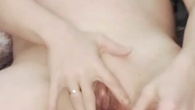 Milf espagnole avec un corps énorme, prend son gros gode et prend de la crème dans sa grosse chatte juteuse et lavale. - 7 image