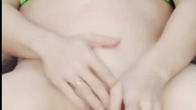 Milf espagnole avec un corps énorme, prend son gros gode et prend de la crème dans sa grosse chatte juteuse et lavale. - 9 image