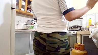 LA BELLE-FILLE BRUNE ET SA BELLE-MÈRE MÛRE SE LANCENT DANS LE PORNO FAIT MAISON. ELLES SE FONT PLAISIR EN MASTURBANT LEURS VAGINS CHAUDS. PORNO MAISON GRATUIT. MASTURBATION ÉROTIQUE - 1 image