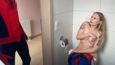 AO carnival slut! Creampie quickie with a thrill