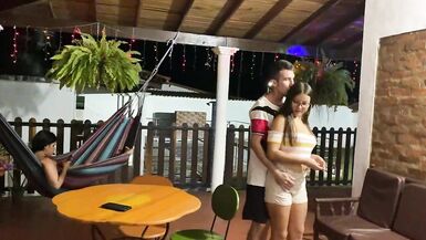 Jai baisé mon beau-frère devant ma sœur alors que nous jouions à la grenouille.