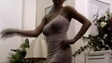 Amadora gostosa tira a roupa para nós - 1 image