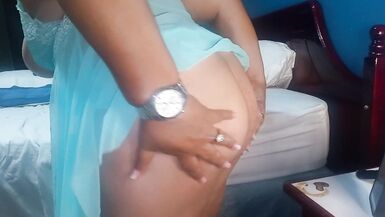 Milf madura é gravada a masturbar-se e a colocar um dildo na sua rata apertada - 6 image