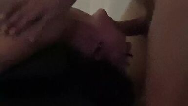 Baiser à lenvers avec Milf chaude et excitée - 1 image