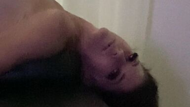 Baiser à lenvers avec Milf chaude et excitée - 2 image