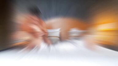Amatör Sarışın Olgun Karı Yarı Giyinik Masaj Seksinin Keyfini Çıkarıyor - 8 image