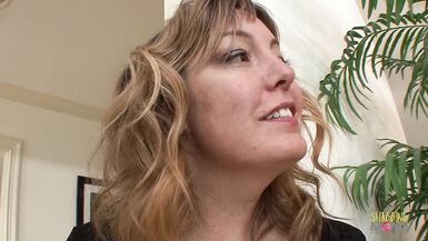 69 session for a mature lady who gets to fuck her inexperienceder lesbian lover