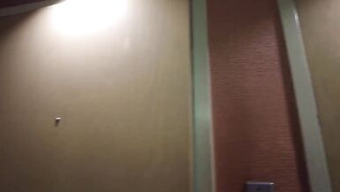 La belle-mère adultère Danni Jones obtient une chambre dhôtel pour elle et son beau-fils. - 5 image