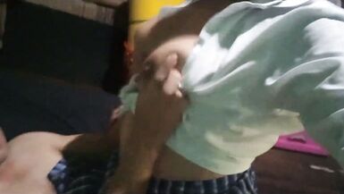 MON MARI EST TRÈS COCHON ET JAI RÉALISÉ SON FANTASME LE PLUS COCHON ! IL MA DEMANDÉ DE MHABILLER EN ÉTUDIANTE POUR BAISER ET ENSUITE IL MA DIT DE PORTER LES VÊTEMENTS DE MA BELLE-MÈRE PARCE QUIL VOULAIT SIMAGINER QUIL BAISAIT UNE FEMME MÛRE. - 8 image
