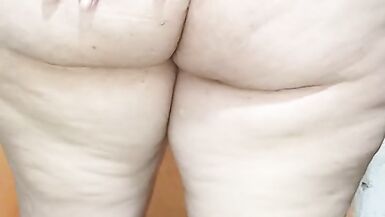 Applying cream to my giant ass - 5 image