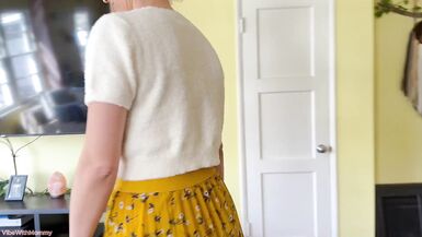 Stepmom Tests to See If I'm Gay - 4 image