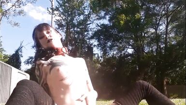 Goth Golden Hour - Squirting im Freien - 2 image